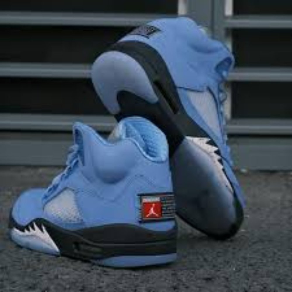 Jordan 5 Retro SE University Blue